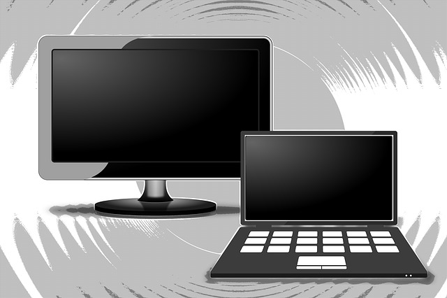 televize a laptop