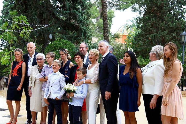 skupina ve společenském oblečení